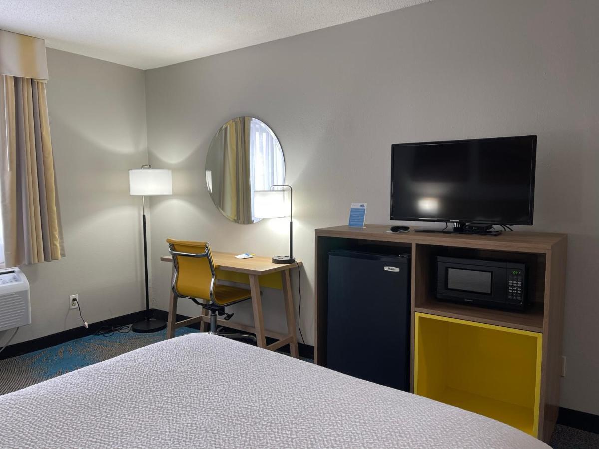 Days Inn By Wyndham Colby Εξωτερικό φωτογραφία