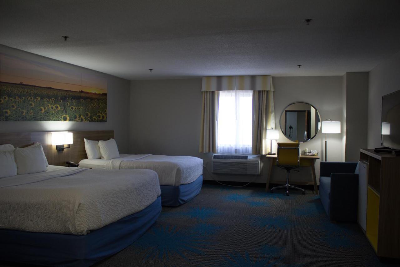 Days Inn By Wyndham Colby Εξωτερικό φωτογραφία