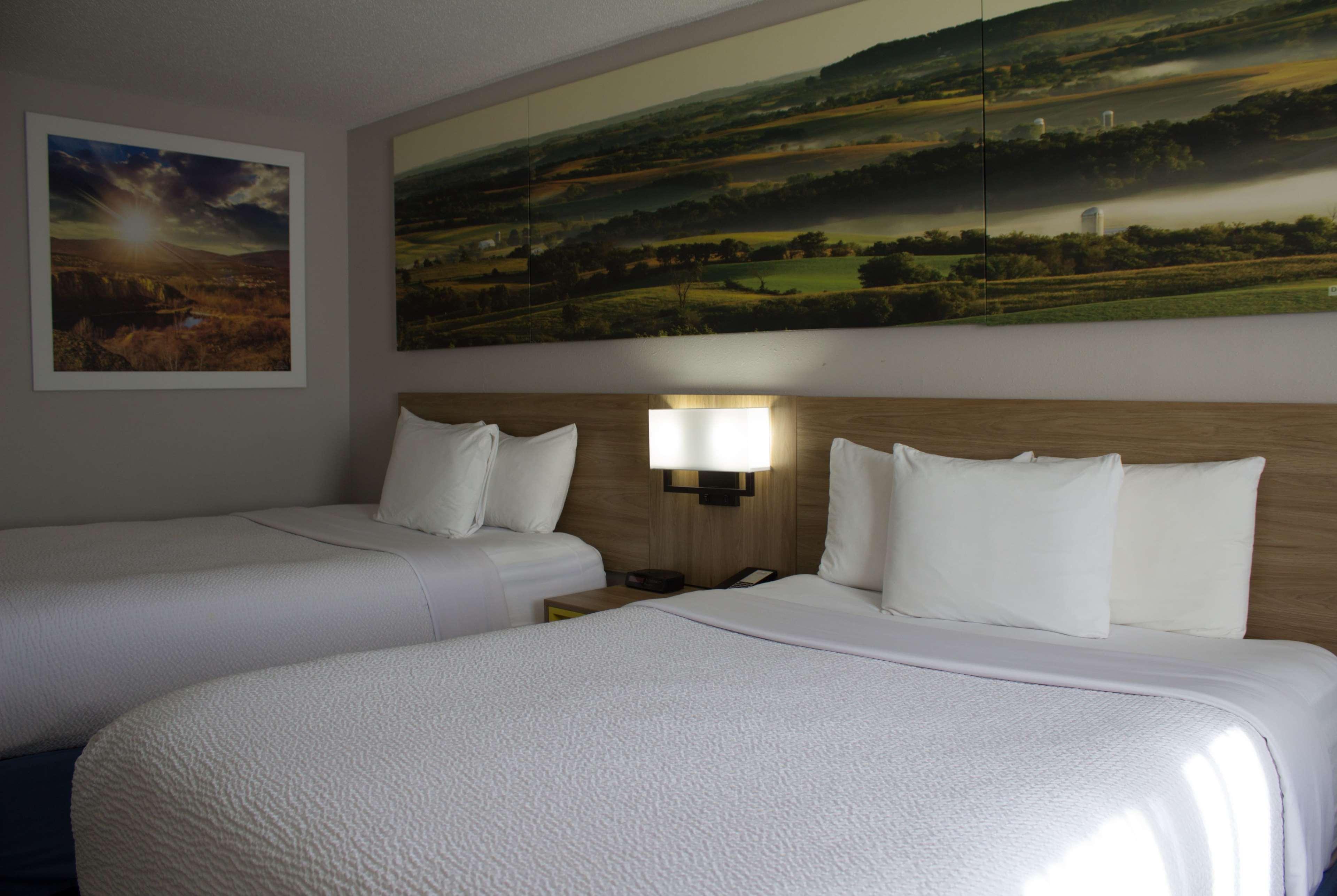 Days Inn By Wyndham Colby Εξωτερικό φωτογραφία