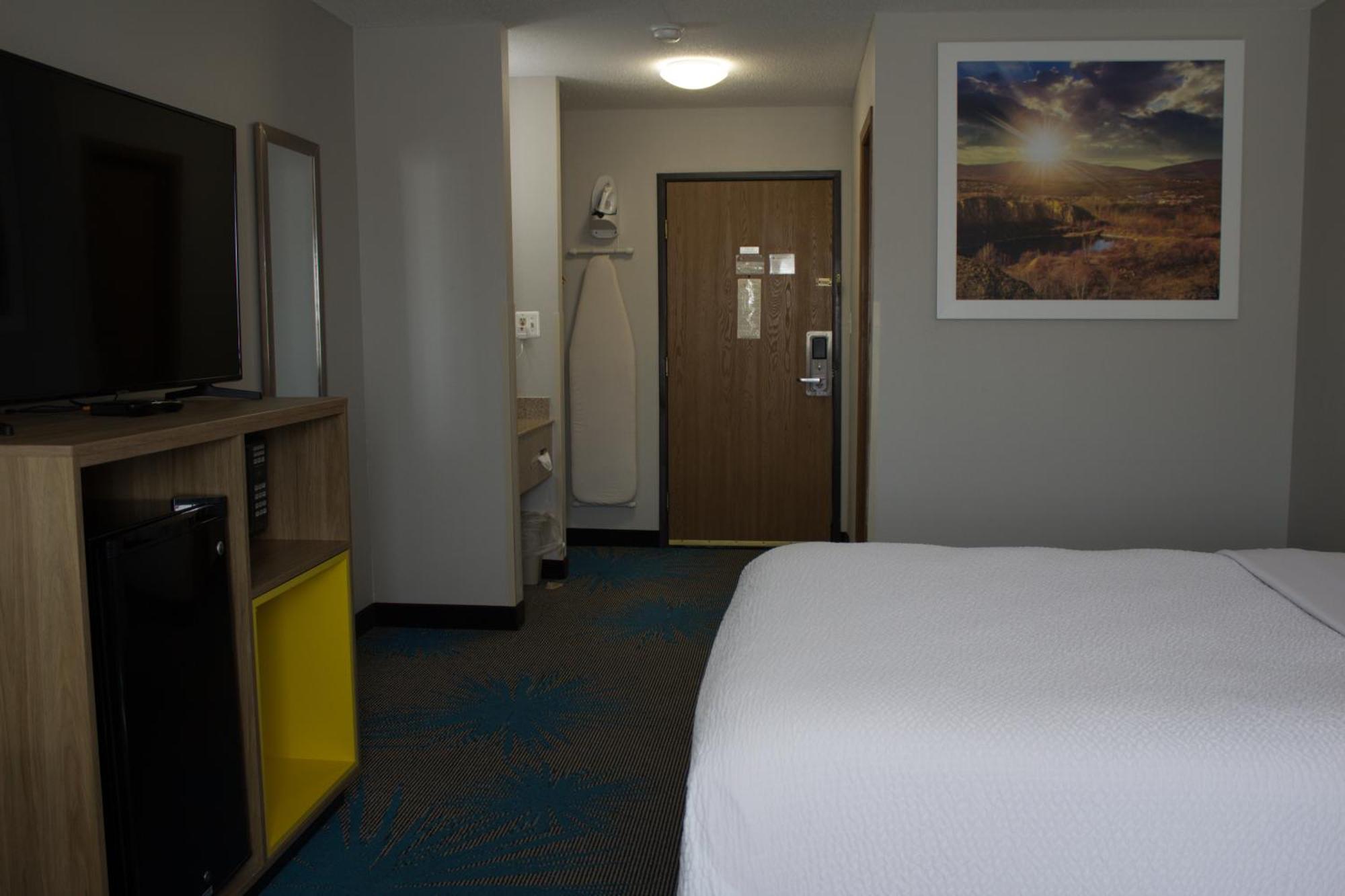 Days Inn By Wyndham Colby Εξωτερικό φωτογραφία