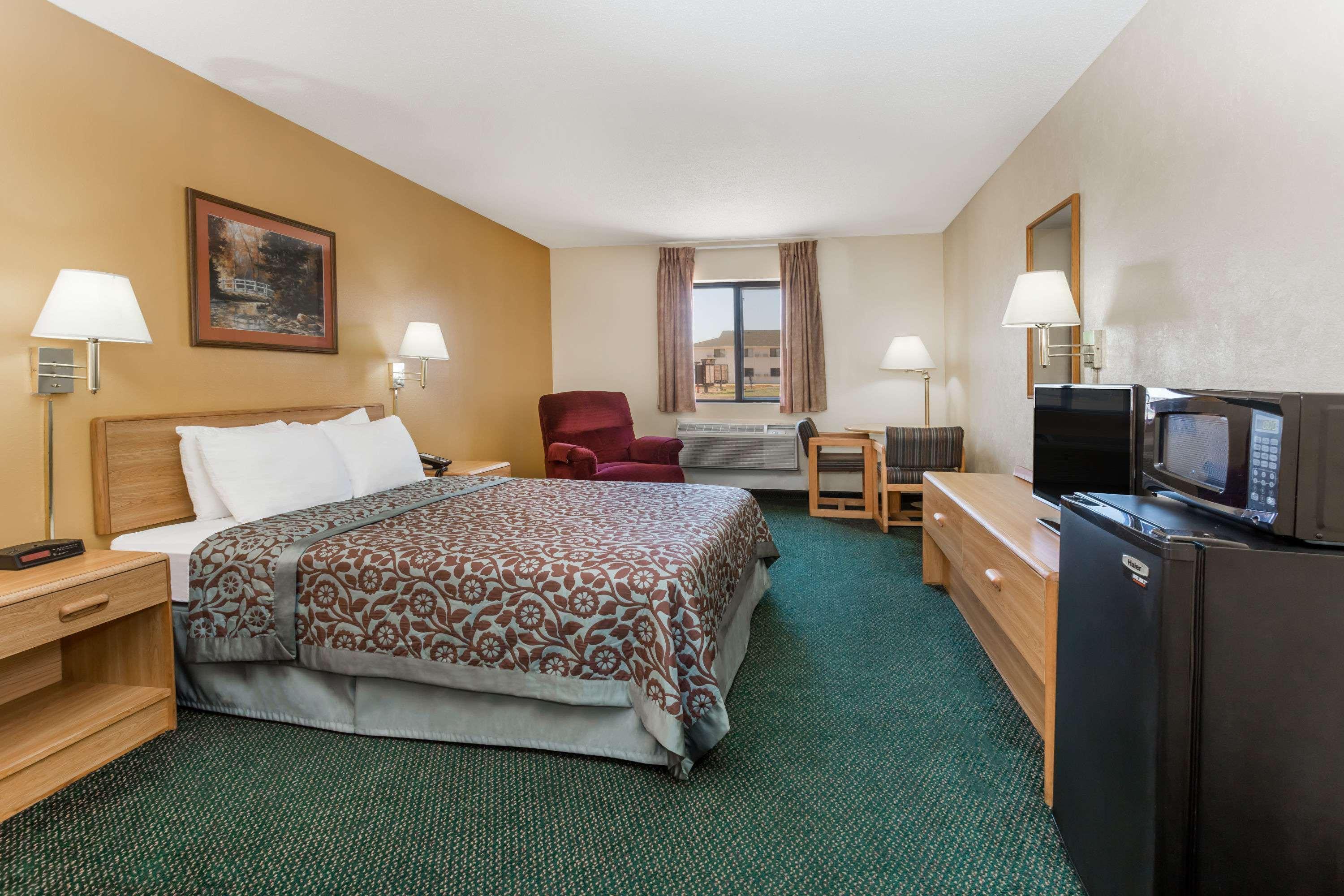Days Inn By Wyndham Colby Εξωτερικό φωτογραφία