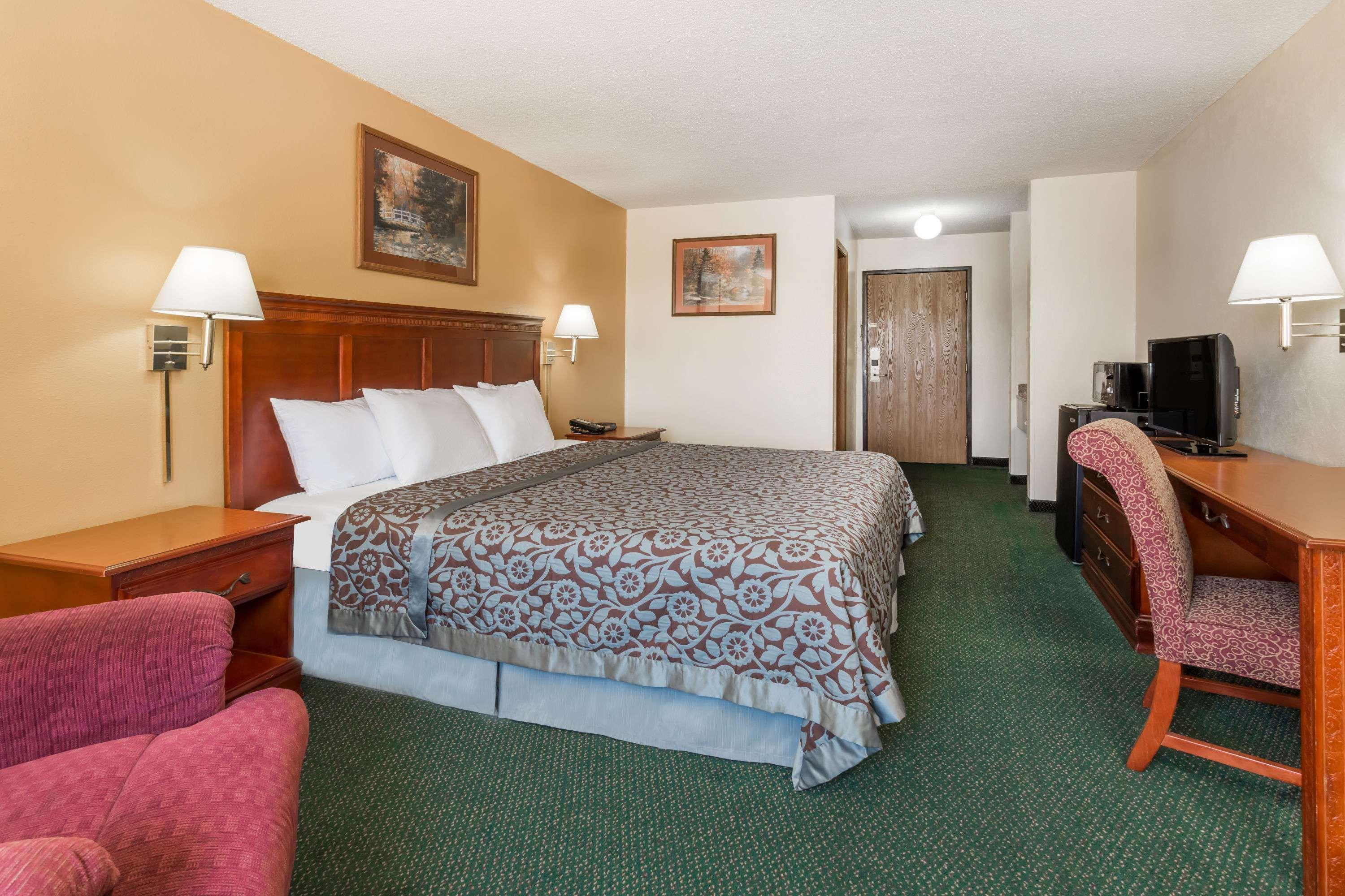 Days Inn By Wyndham Colby Εξωτερικό φωτογραφία