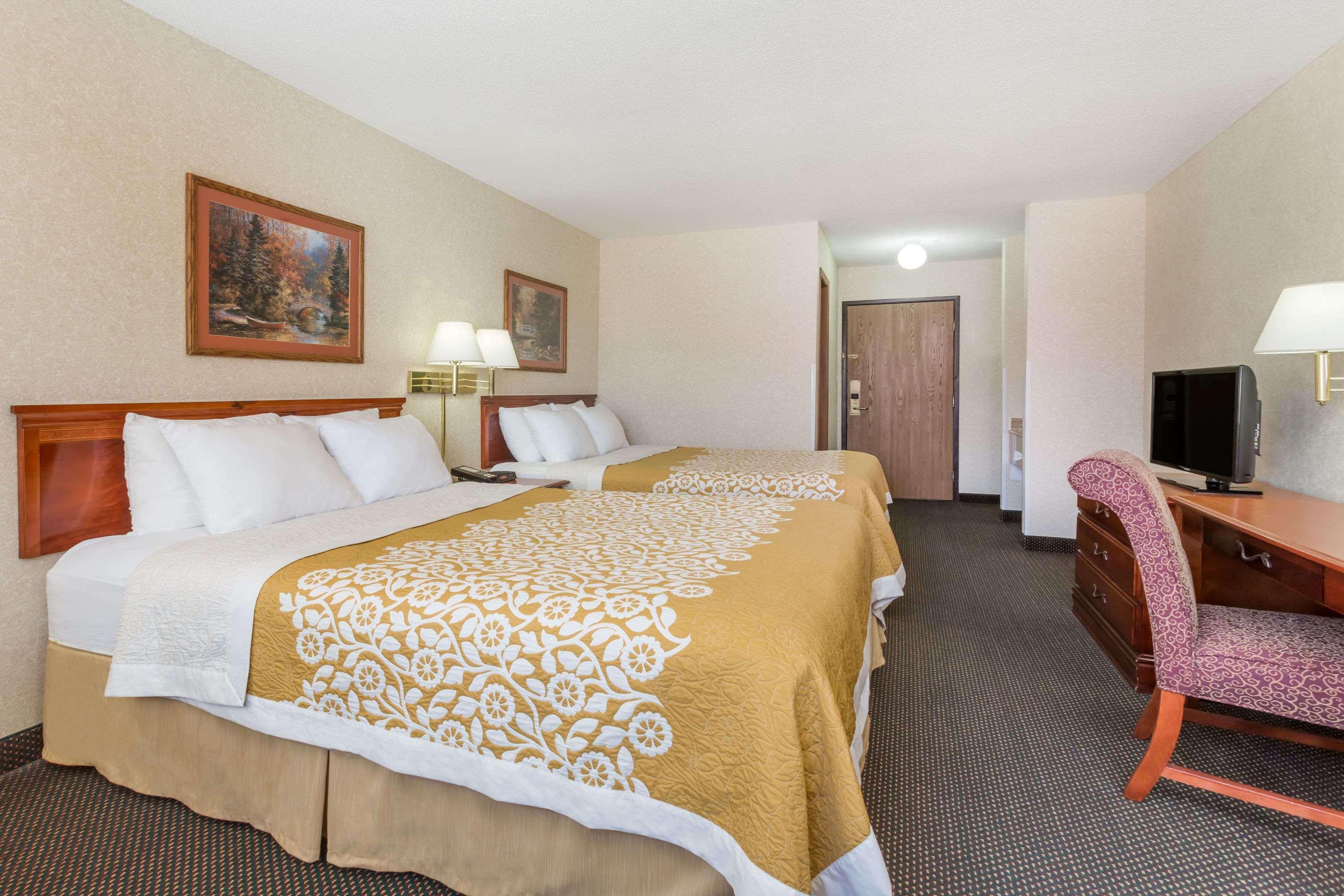 Days Inn By Wyndham Colby Εξωτερικό φωτογραφία