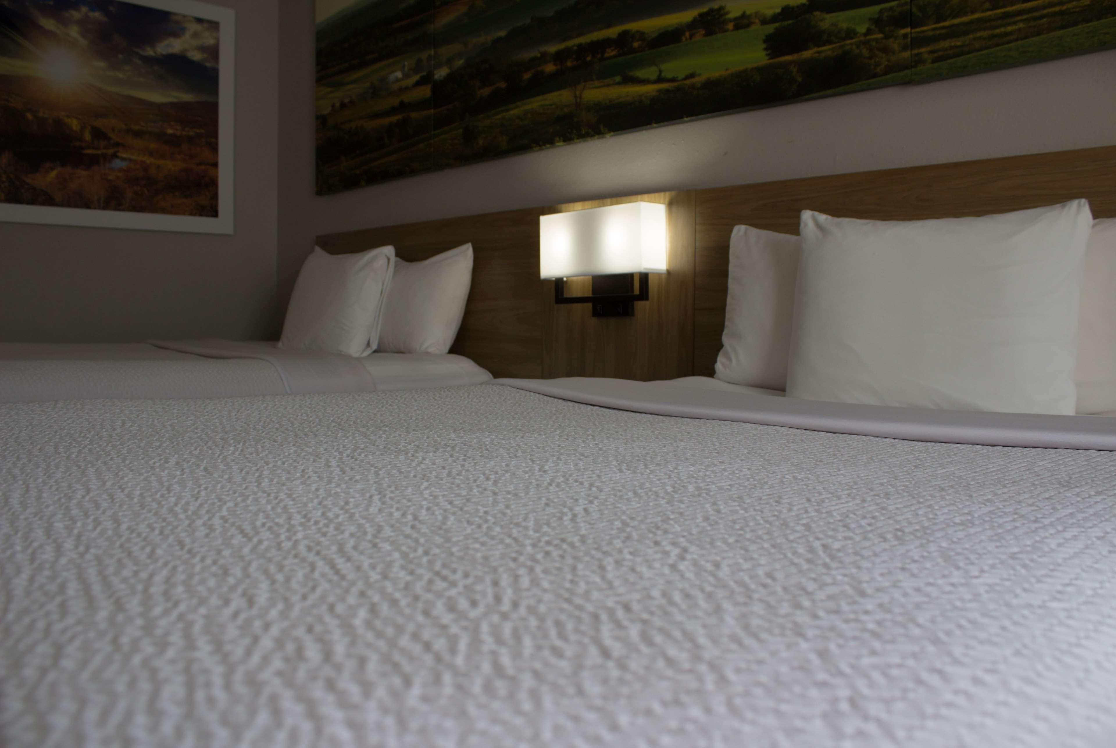 Days Inn By Wyndham Colby Εξωτερικό φωτογραφία